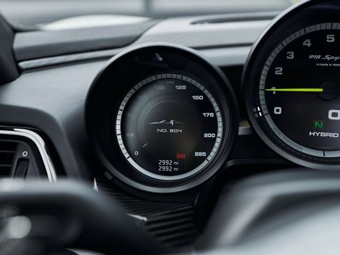 Used 2015 Porsche 918 Spyder w/Weissach Package image 74