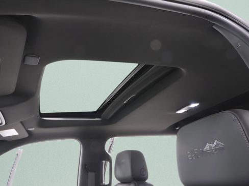 Used 2021 Chevrolet Silverado 1500 High Country w/ Technology Package image 10