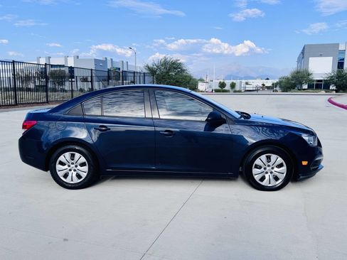 Used 2015 Chevrolet Cruze LS image 4