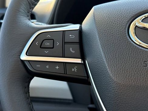 Used 2026 Toyota Sienna XLE FWD image 28