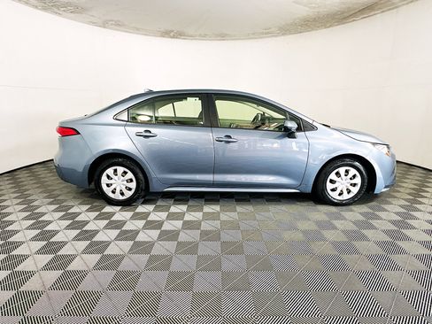 Used 2021 Toyota Corolla L image 2