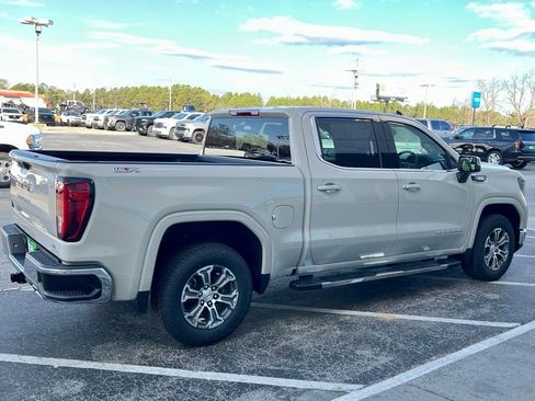 New 2026 GMC Sierra 1500 SLE image 4