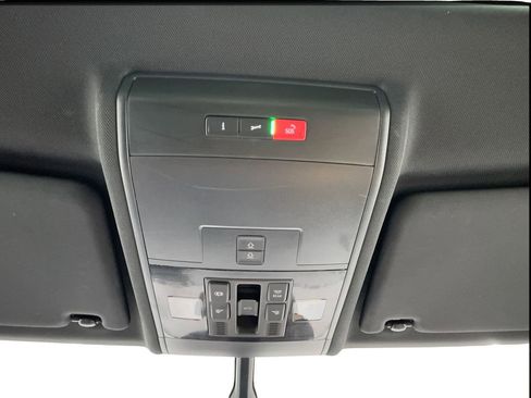 Used 2022 Volkswagen Atlas Cross Sport SE w/ Panoramic Sunroof Package FWD image 45
