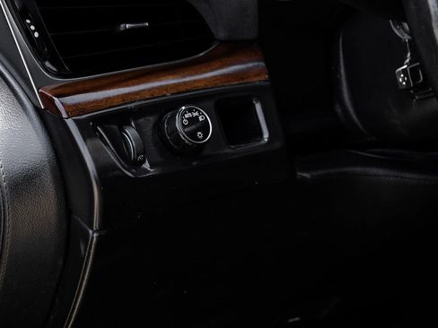 Used 2016 Cadillac Escalade ESV Luxury RWD image 34