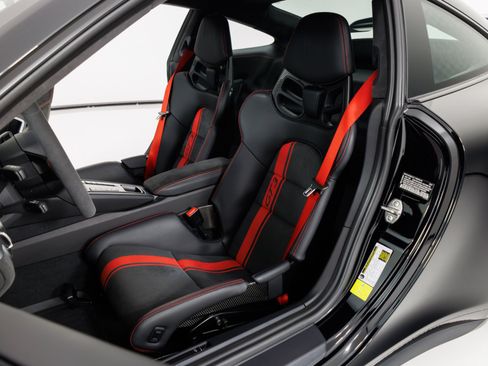 Used 2018 Porsche 911 GT3 RWD image 16
