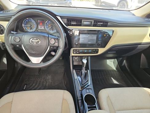Used 2017 Toyota Corolla LE image 8