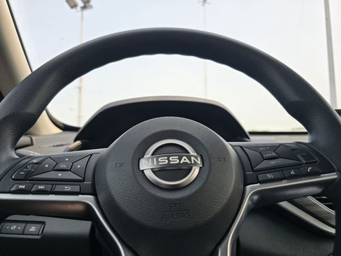 Used 2024 Nissan Altima 2.5 SV FWD image 26