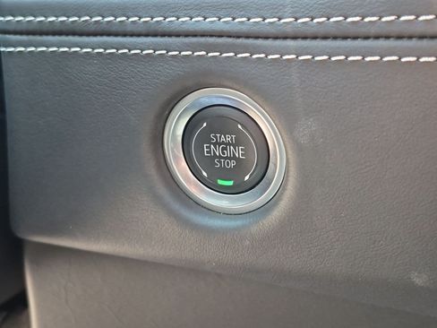 Certified 2025 Cadillac Escalade ESV V AWD/4WD image 18