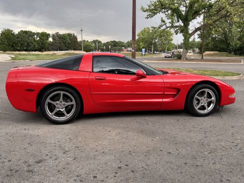 Used 2004 Chevrolet Corvette Coupe w/ Preferred Equipment Group RWD image 14