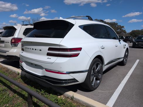 Used 2025 Genesis GV80 2.5T Prestige image 2