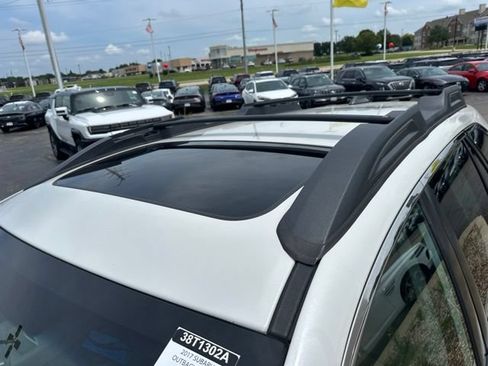 Used 2017 Subaru Outback 2.5i Limited AWD/4WD image 4