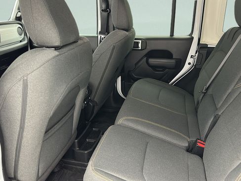 Used 2024 Jeep Wrangler Unlimited w/ Convenience Group AWD/4WD image 9