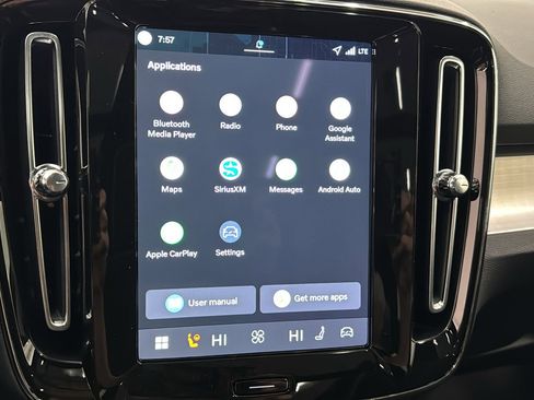 Used 2026 Volvo XC40 B4 Plus w/ Climate Package image 17