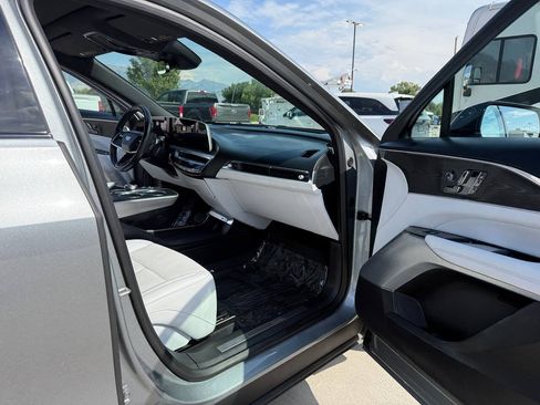 Used 2024 Cadillac Lyriq Sport AWD/4WD image 18