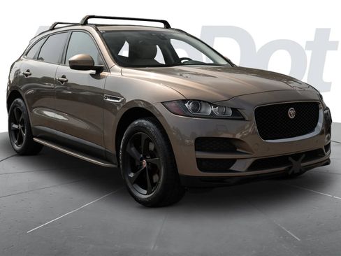 Used 2017 Jaguar F-PACE Premium AWD/4WD image 4