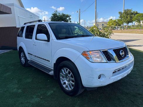Used 2011 Nissan Pathfinder LE w/ Navigation Pkg AWD/4WD image 29