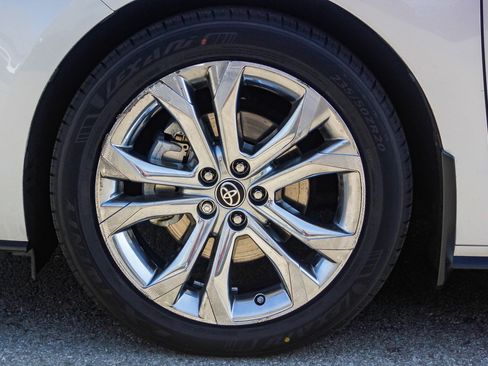 Used 2021 Toyota Sienna Platinum image 10