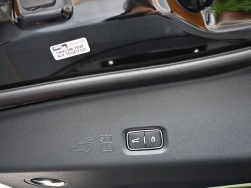 New 2026 Ford Expedition Active RWD image 9