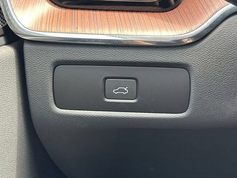 Certified 2023 Volvo XC60 B5 Plus w/ Climate Package AWD/4WD image 31