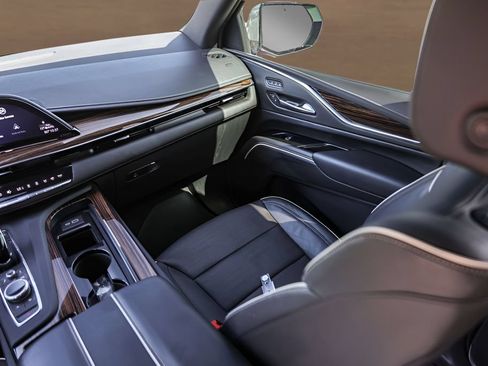 Certified 2024 Cadillac Escalade Premium Luxury RWD image 29