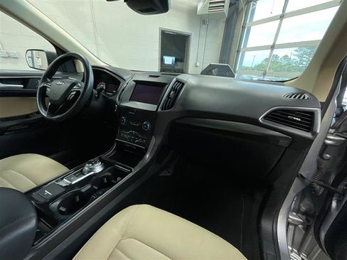 Used 2020 Ford Edge SE FWD image 29