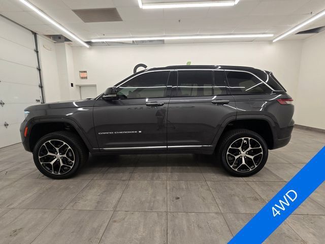 Used 2024 Jeep Grand Cherokee Summit AWD/4WD image 2