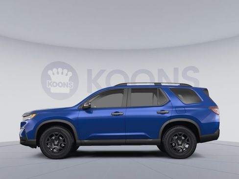 Used 2023 Honda Pilot TrailSport image 2