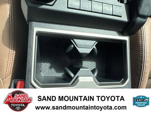 Used 2025 Toyota 4Runner Limited AWD/4WD image 19