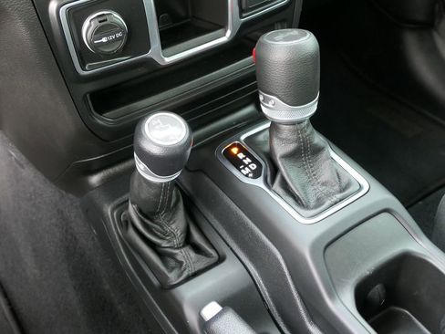 Used 2021 Jeep Wrangler Sport image 19