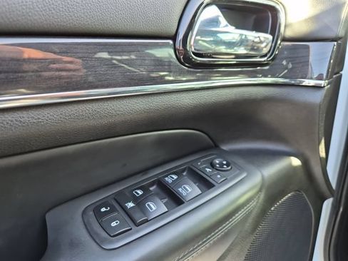 Used 2020 Jeep Grand Cherokee Overland AWD/4WD image 10