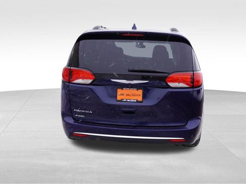 Certified 2017 Chrysler Pacifica Touring-L image 6