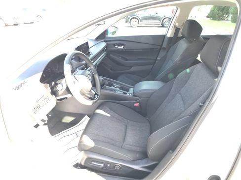 Certified 2025 Honda Accord SE image 4