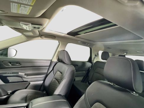 Used 2024 Nissan Pathfinder SV w/ SV Premium Package AWD/4WD image 21