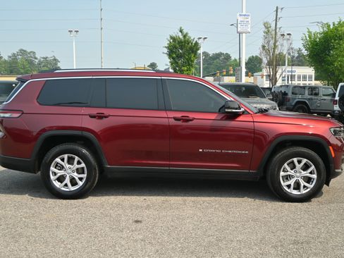Used 2022 Jeep Grand Cherokee L Limited AWD/4WD image 11