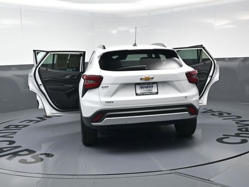 Certified 2025 Chevrolet Trax LT image 27