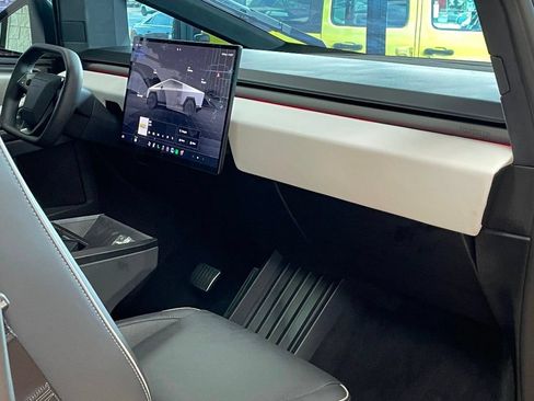 Used 2024 Tesla Cybertruck AWD Crew Cab image 20