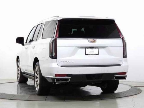 Used 2021 Cadillac Escalade Premium Luxury Platinum image 3