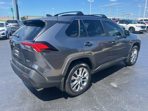 Used 2021 Toyota RAV4 XLE Premium FWD image 7