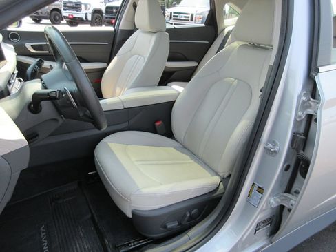Used 2025 Hyundai Sonata Limited FWD image 21