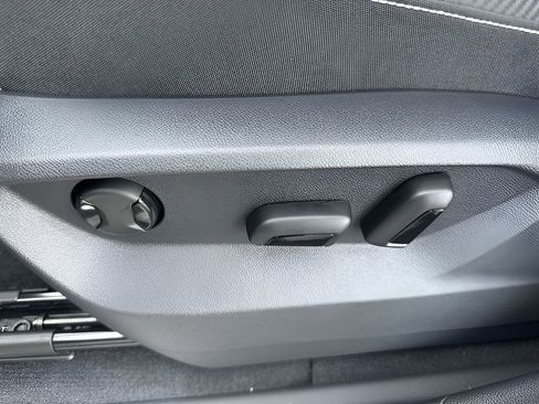 New 2026 Volkswagen Atlas Cross Sport SE image 12