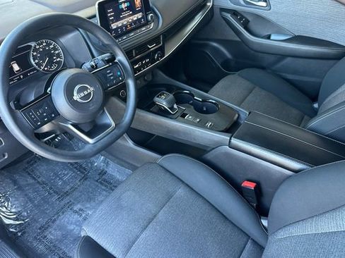 Used 2023 Nissan Rogue SV image 9