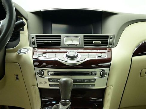 Used 2017 INFINITI Q70 3.7 image 12