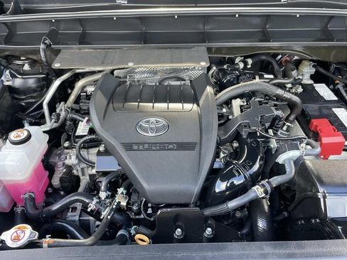 Used 2023 Toyota Highlander LE image 38