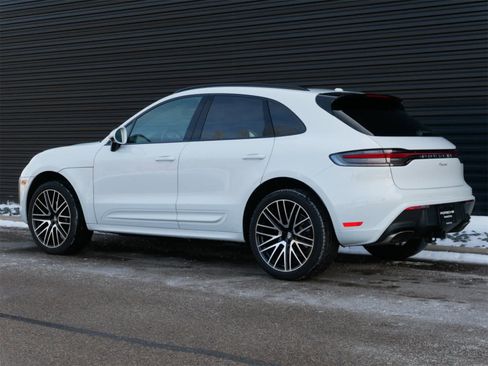 Used 2025 Porsche Macan image 3