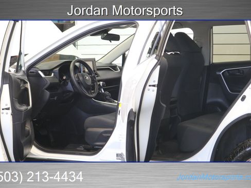 Used 2020 Toyota RAV4 LE image 60