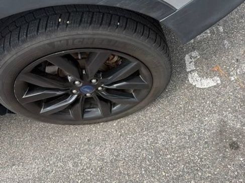 Used 2018 Ford Escape SE w/ SE Sport Appearance Package FWD image 8