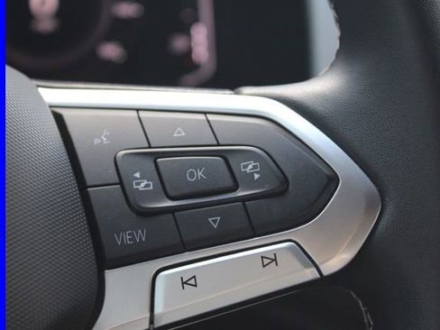 Used 2023 Volkswagen Atlas Cross Sport SE image 31