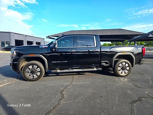 Used 2024 GMC Sierra 2500 Denali w/ Denali Reserve Package AWD/4WD image 4