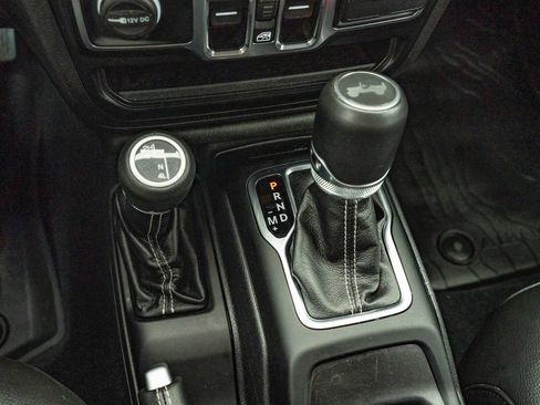 Used 2022 Jeep Wrangler Unlimited Sahara w/ LED Lighting Group AWD/4WD image 37