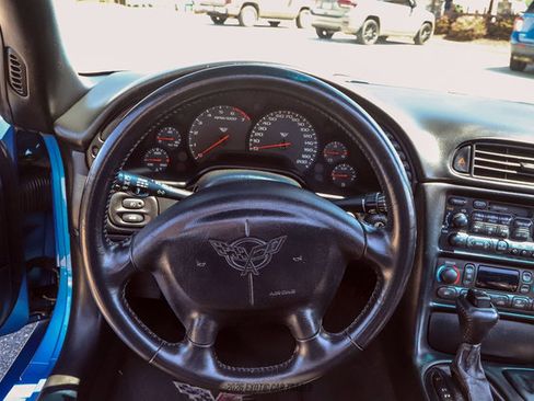 Used 1998 Chevrolet Corvette Coupe w/ Roof Pkg RWD image 41